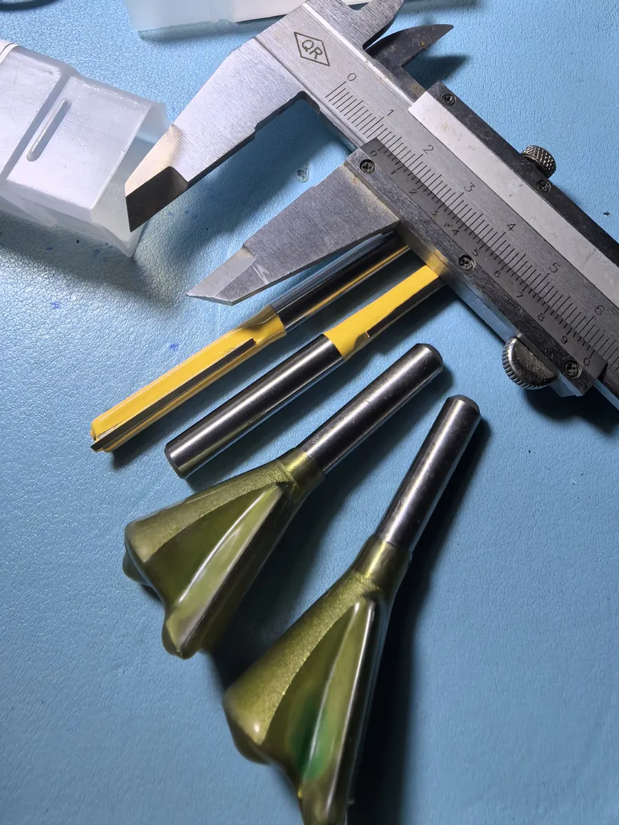CUTQOR dovetail grooving router bit for woodworking joints and slots
