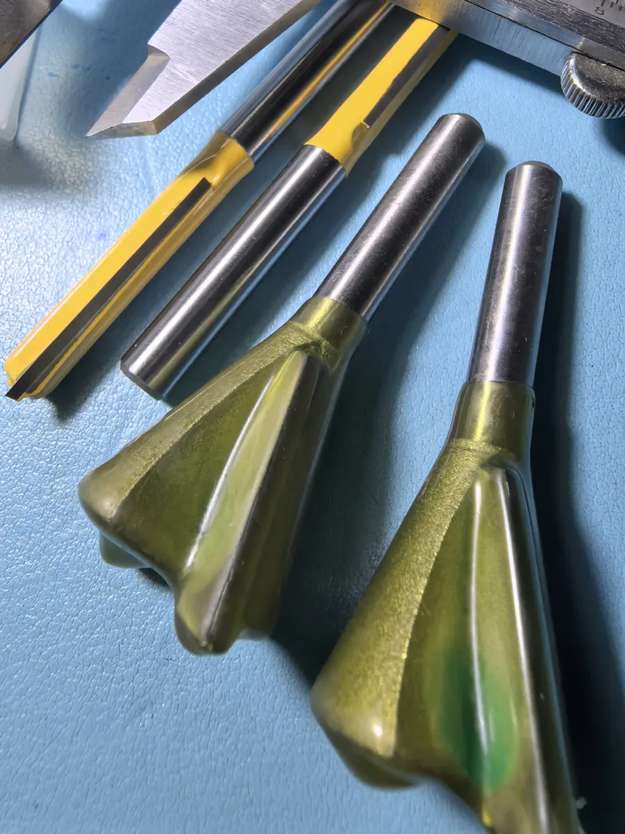 CUTQOR dovetail grooving router bit for woodworking joints and slots